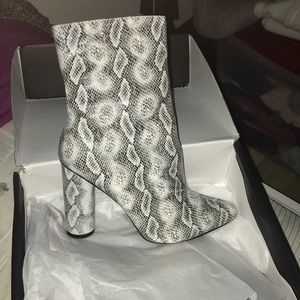Fashion Nova snakeskin shoes😍 NEVER WORN BEFORE!!